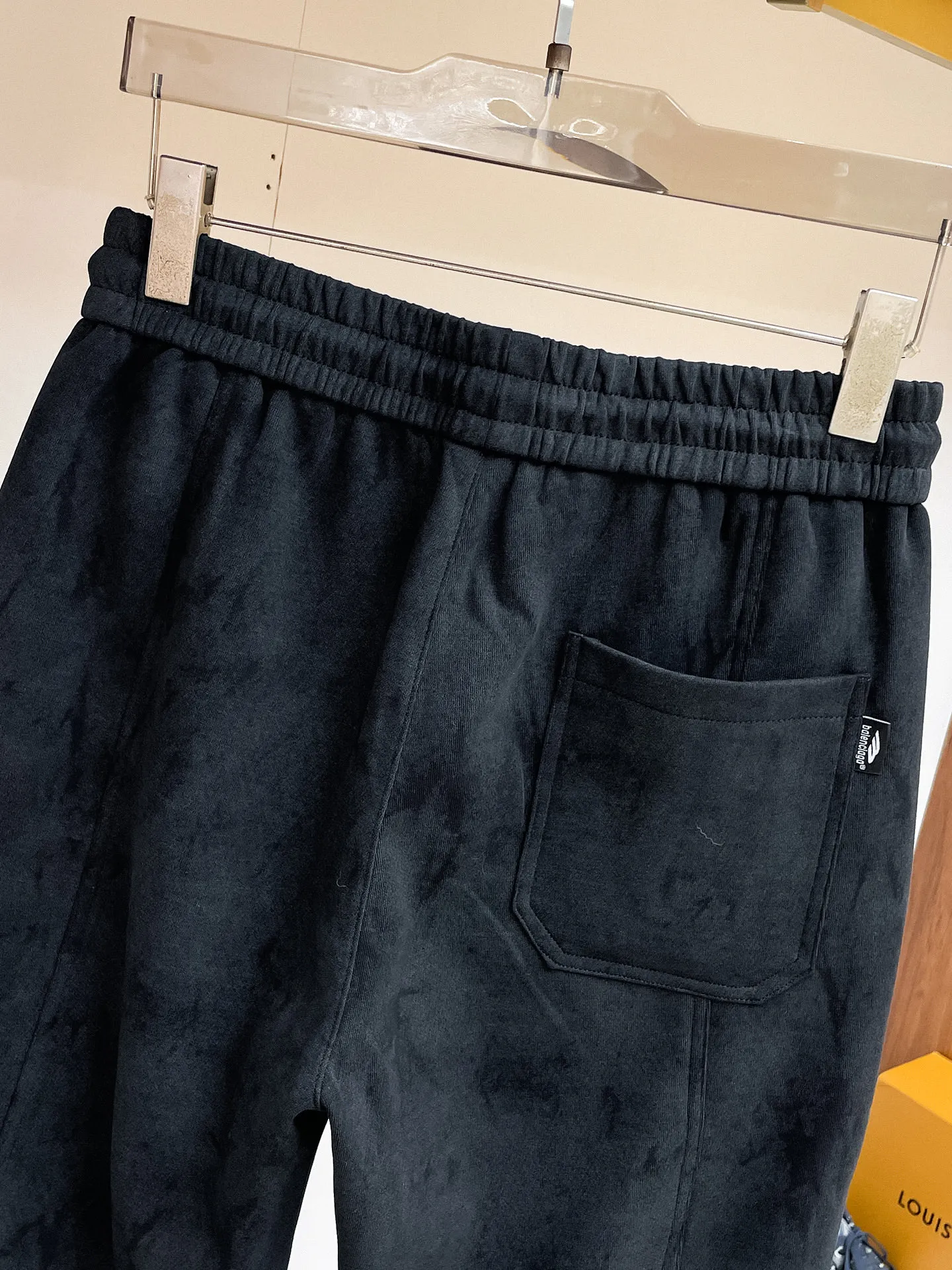 Balenciaga [High Version] 2026 Autumn and Winter latest products, available at counters at the same time, Original product, fashionable casual trousers and casual trousers, using imported original fabrics, top-grade embroidery 🪡 craft letter pattern logo, original hardware accessories decoration, simple yet fashionable, fashionable and handsome upper body, Sizes: M-3XL